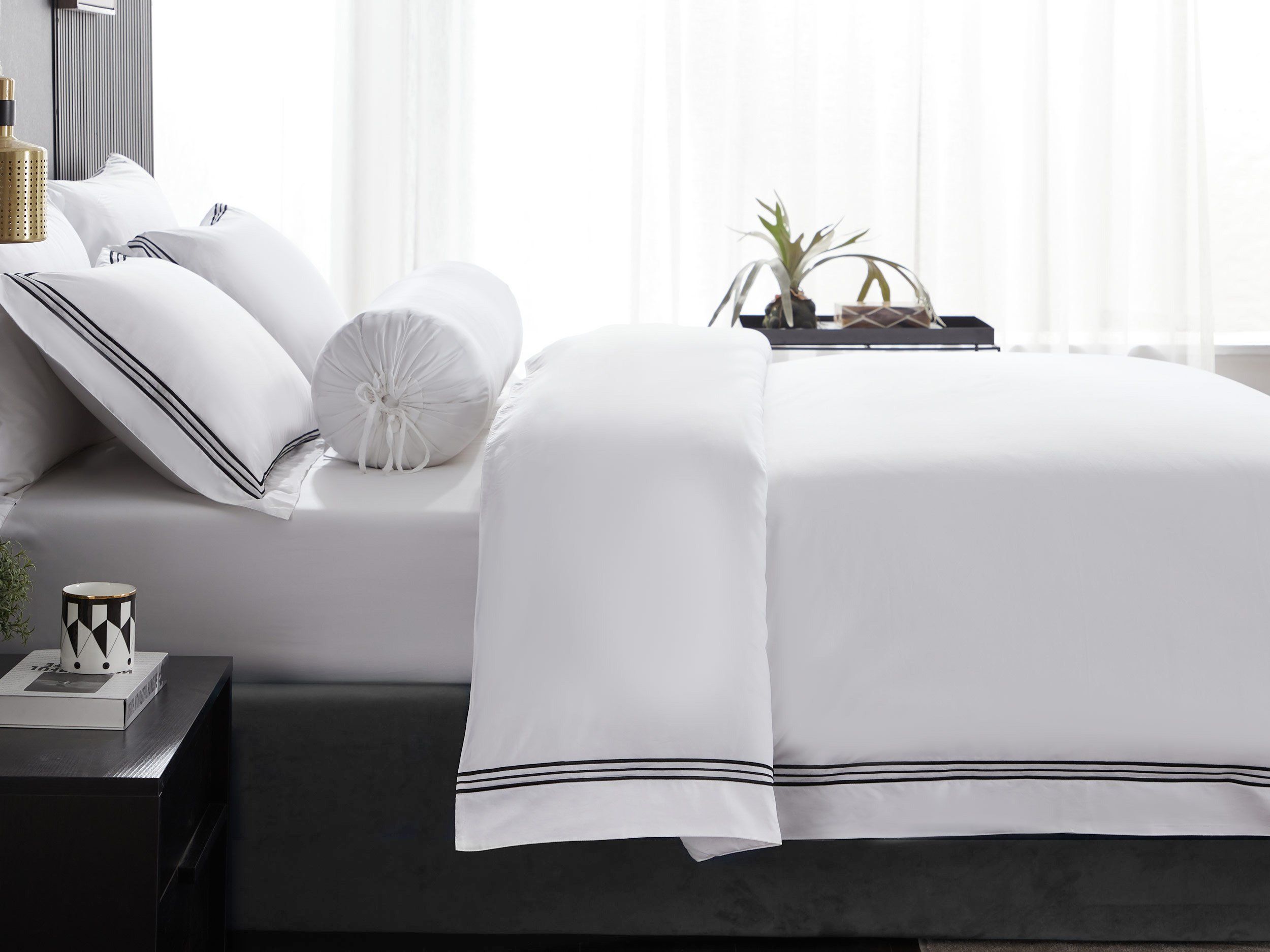 Hotelier Prestigio™ Lucent White With Black Border Fitted Sheet Set - Affairs Living Pte. Ltd.