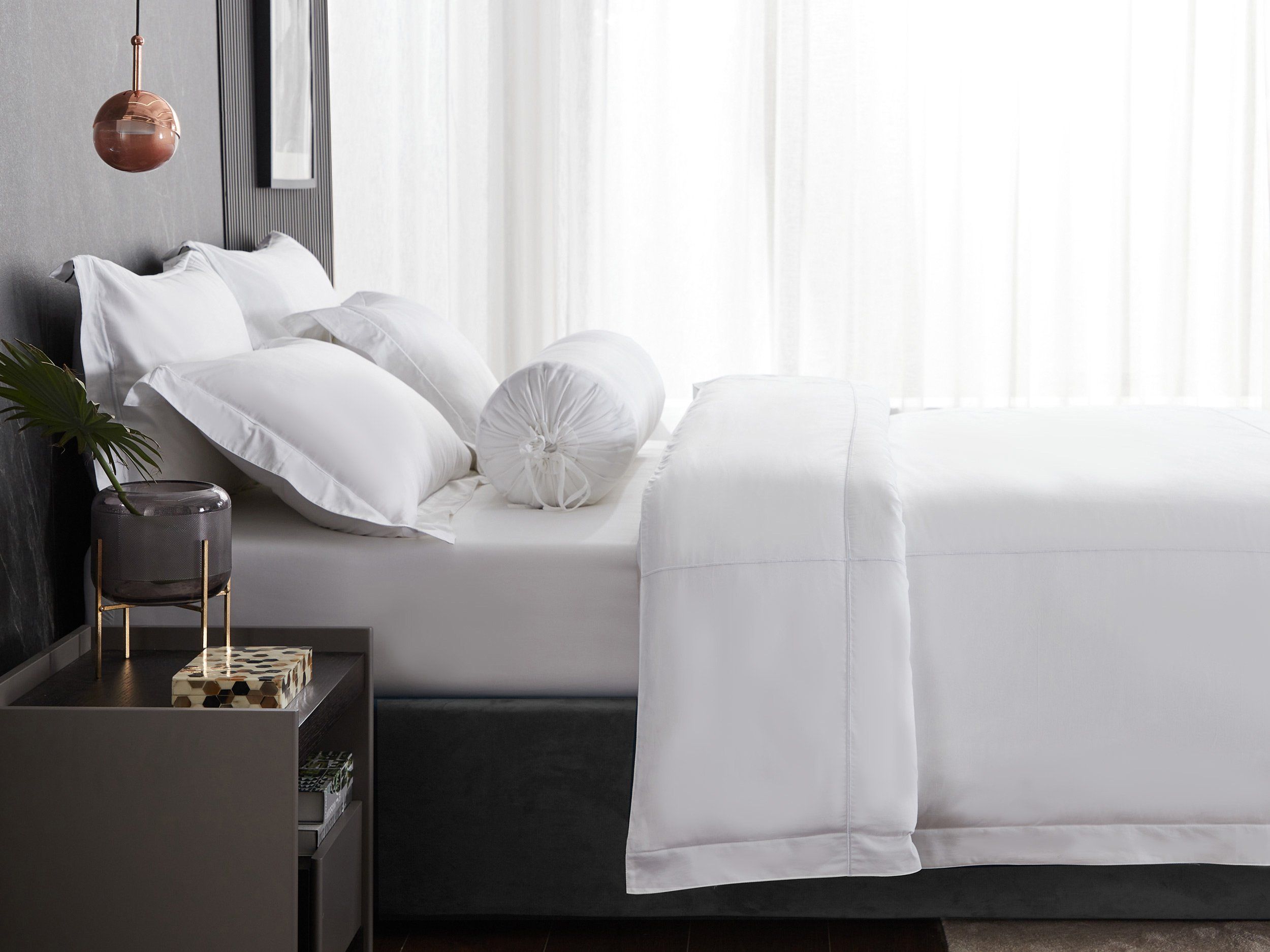 Hotelier Prestigio™ Alvar With White Cross Border Fitted Sheet Set - Affairs Living Pte. Ltd.